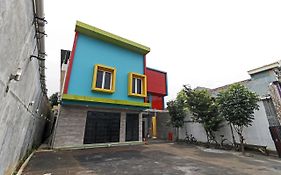 RedDoorz Plus near Halim Perdanakusuma 2