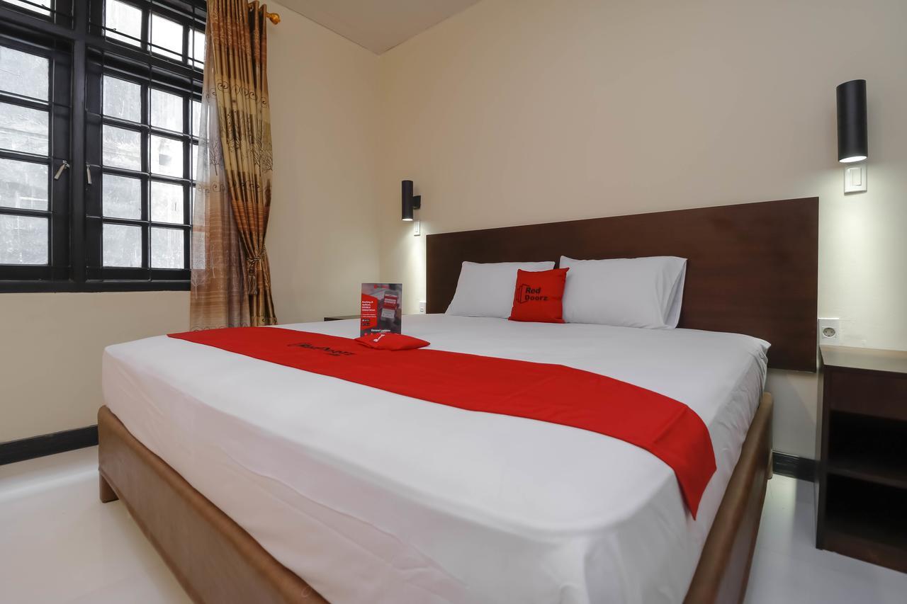 RedDoorz Plus near Halim Perdanakusuma 2 Jakarta Bagian luar foto